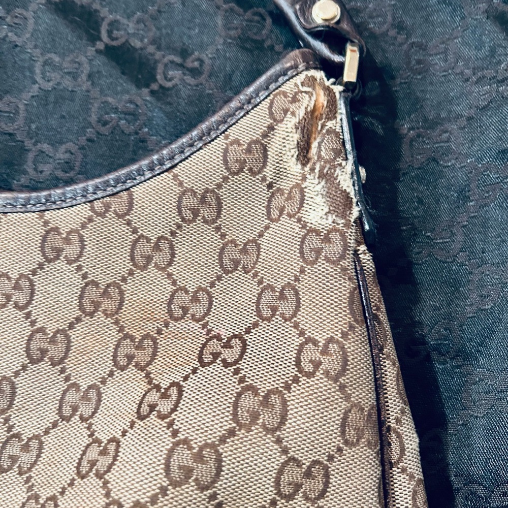 Genuine Gucci Bag with storage bag. 12 x 9 1/2 x 9. - Picture 10 of 12